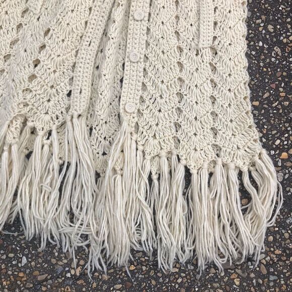 Vintage 1970s crochet hippie poncho cape extra long with fringe - Picture 6 of 7